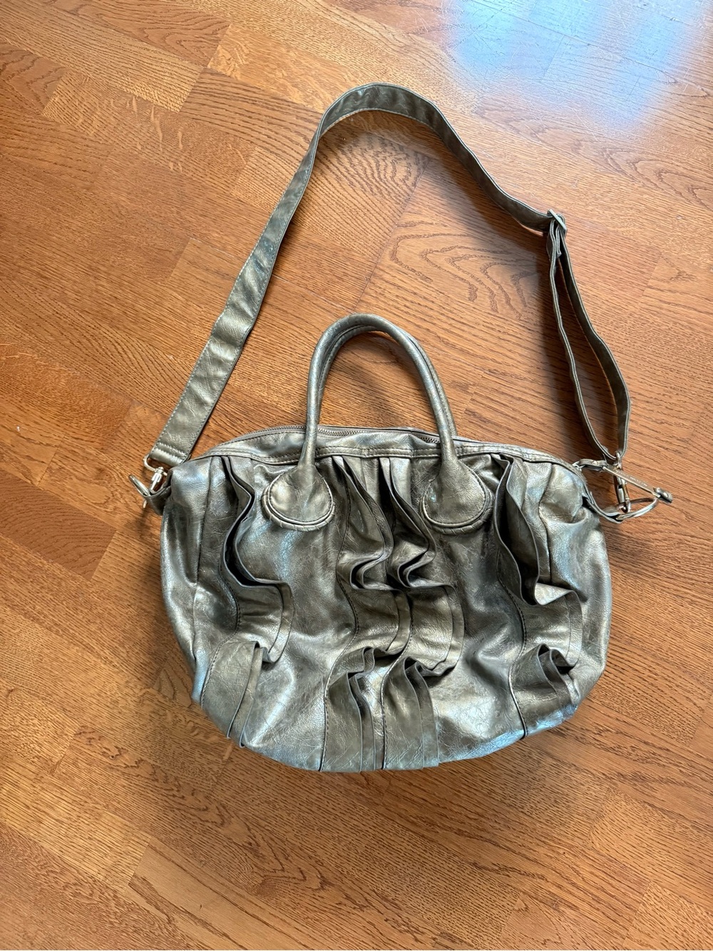 Steve Madden Gold Metallic Ruffle Handbag - Picture 3 of 5